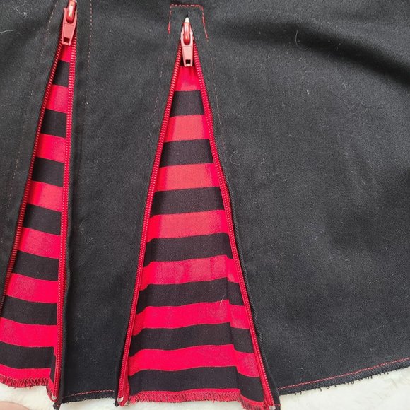 Vintage Emily the Strange Pleated Skirt, Zippers, Black - Picture 6 of 9